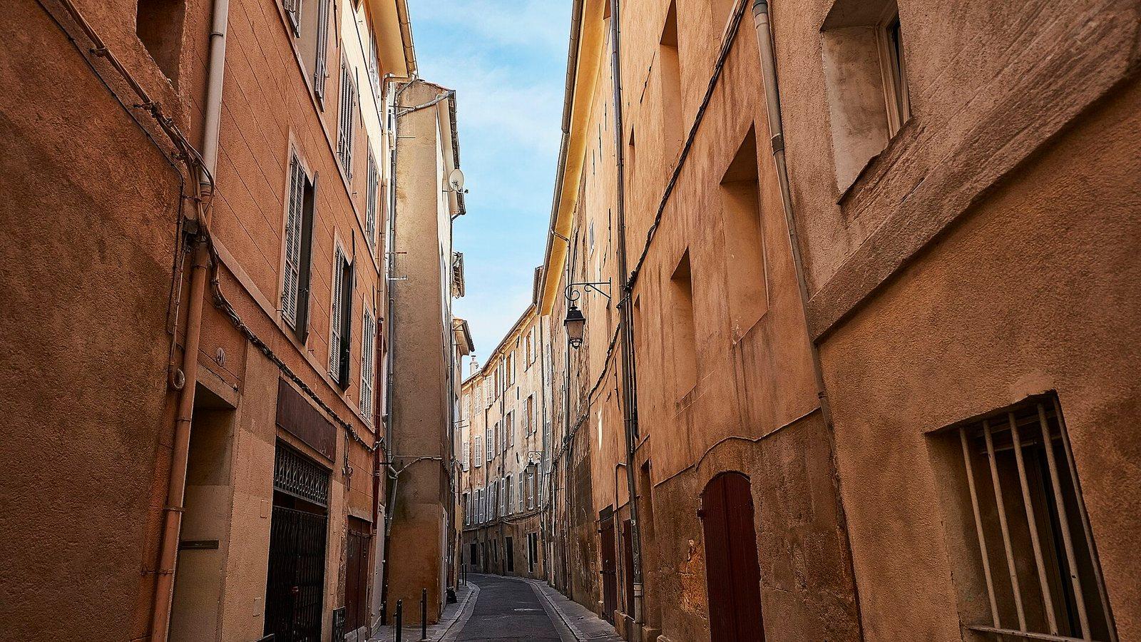 Vue d'une rue du centre-ville d'Aix-en-Provence