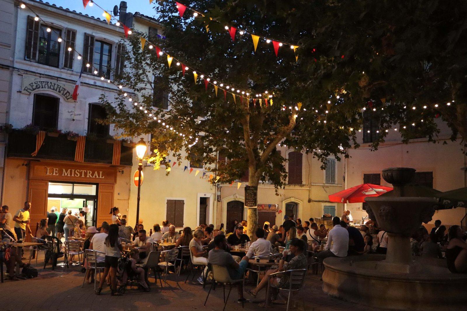 Un spectacle de plein air en soirée
