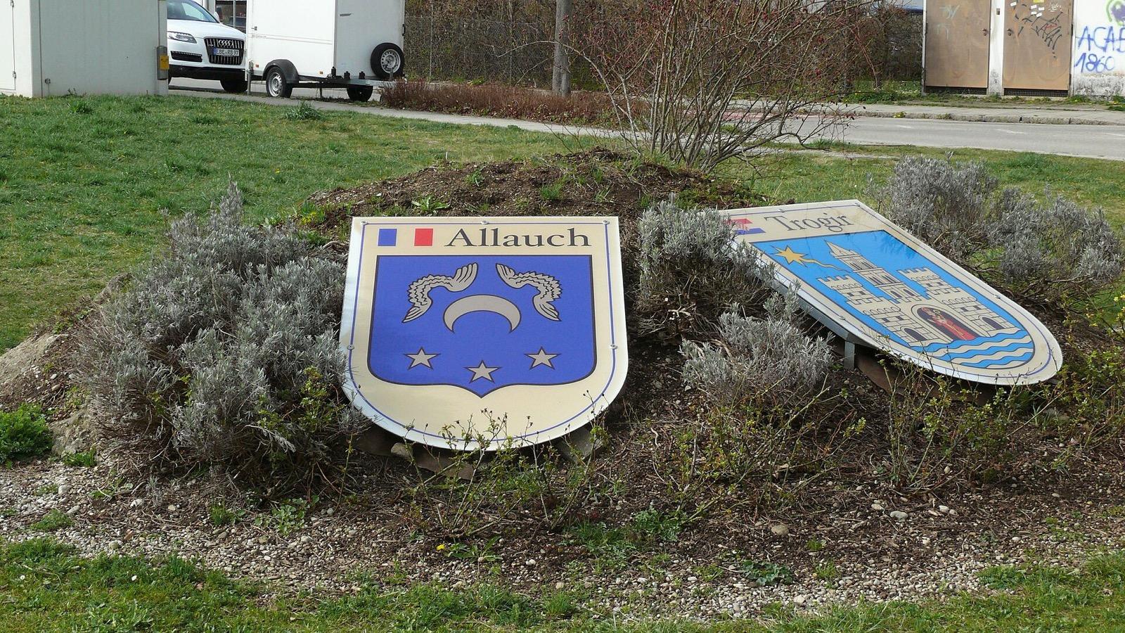 Véhicule de la police municipale d'Allauch en patrouille de nuit