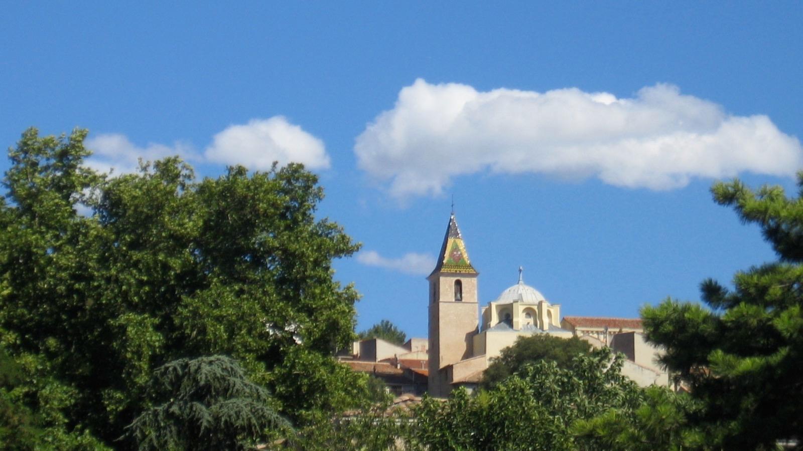 Le village d'Allauch et son clocher