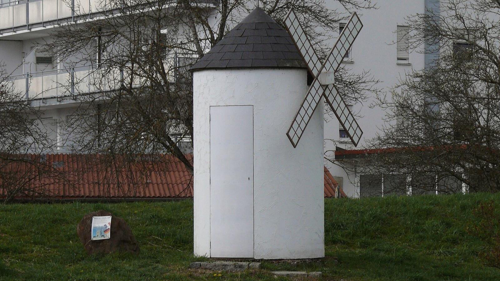 Le monument commémorant le jumelage avec Allauch, à Vaterstetten (Allemagne)