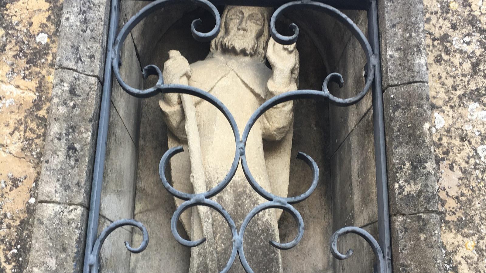 Détail statue St Claude, à Auriol