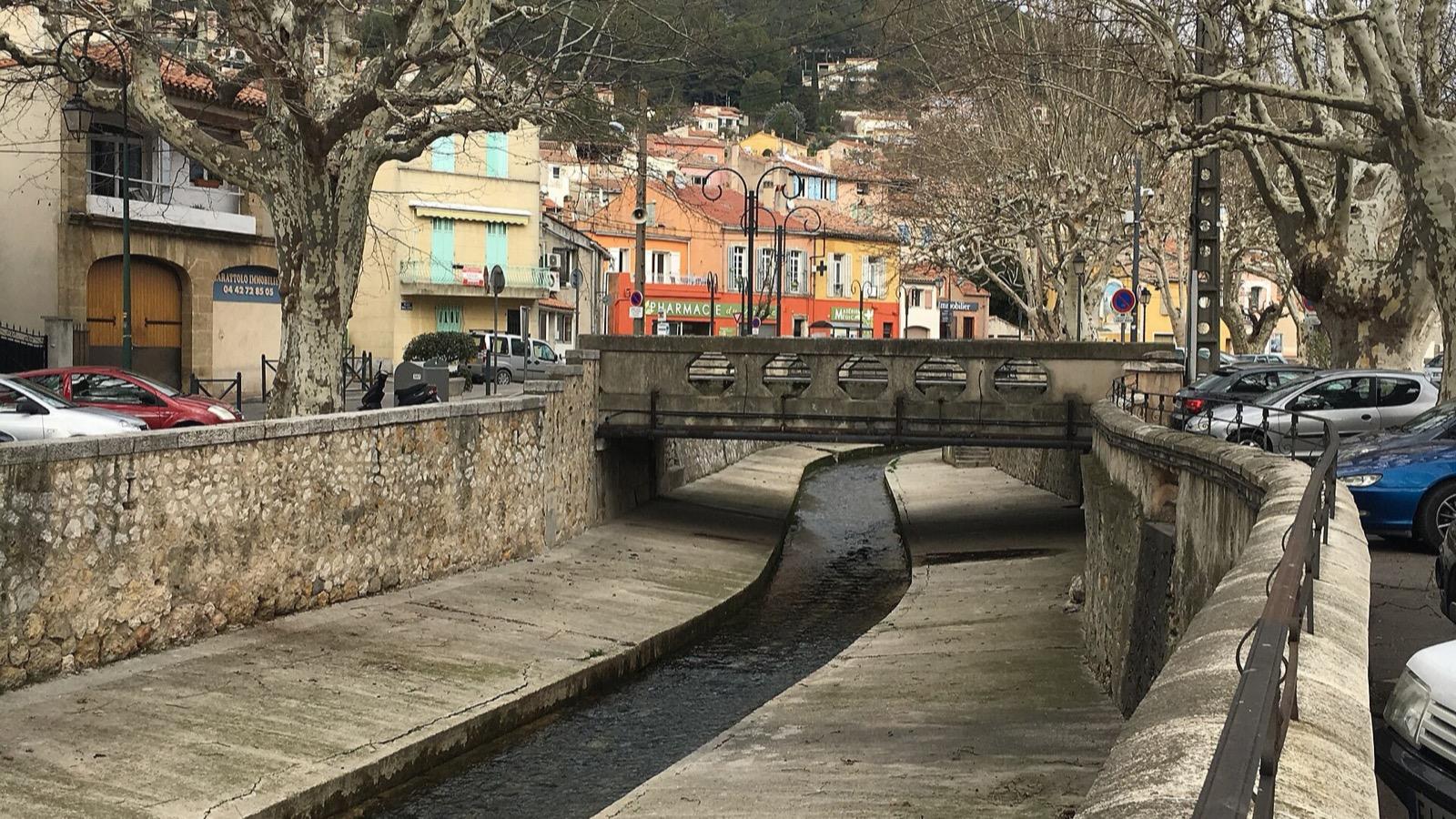 Le pont des Capucins et Huveaune, à Auriol