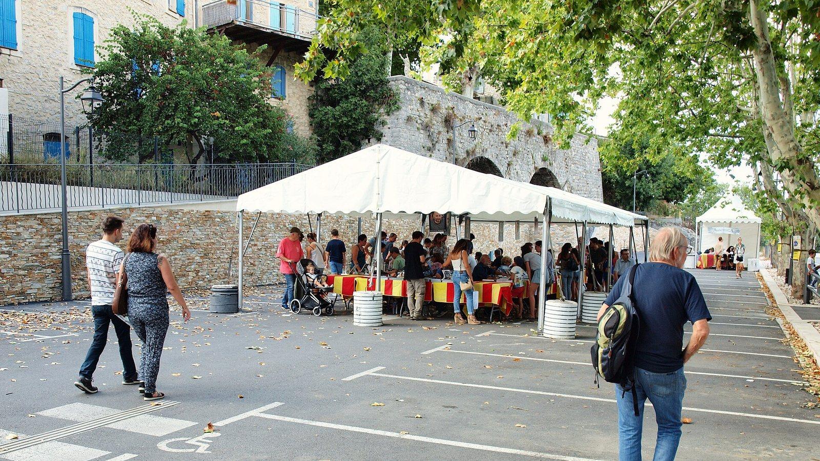 Un événement en plein air sur le cours Victor Leydet à Fuveau