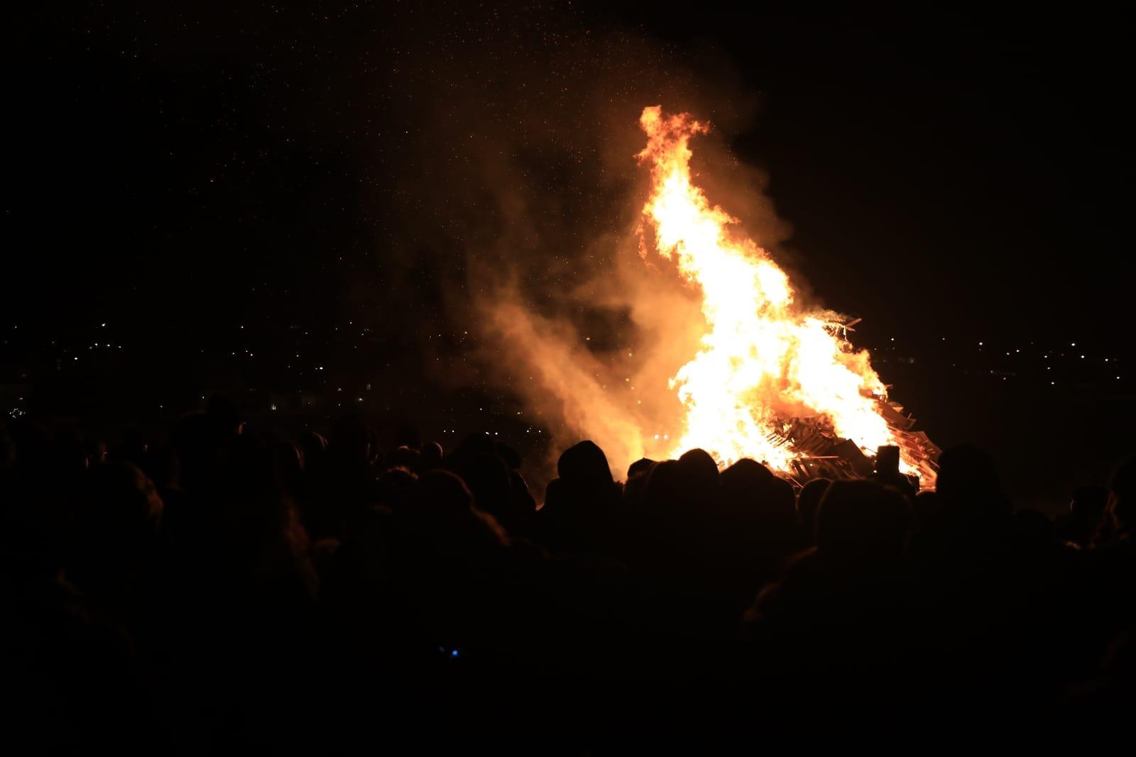 Un feu de joie dans la nuit