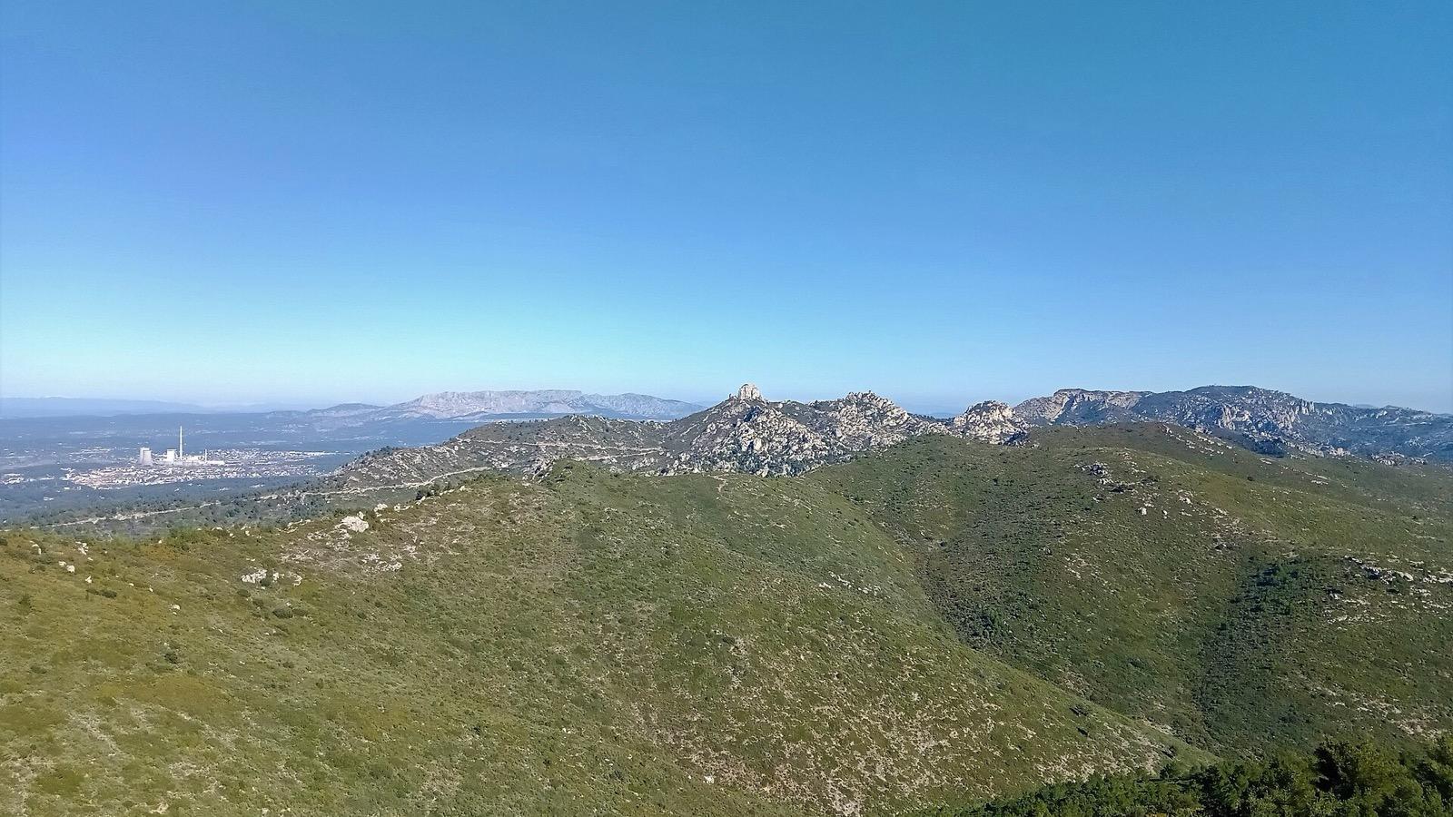 Le Pilon du Roi vu depuis les hauteurs, près de Gardanne