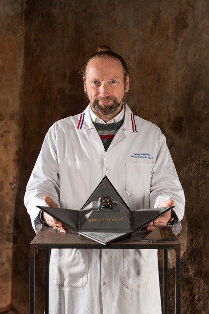 Portrait de Thierry Gibernon, horloger d'art à Gardanne