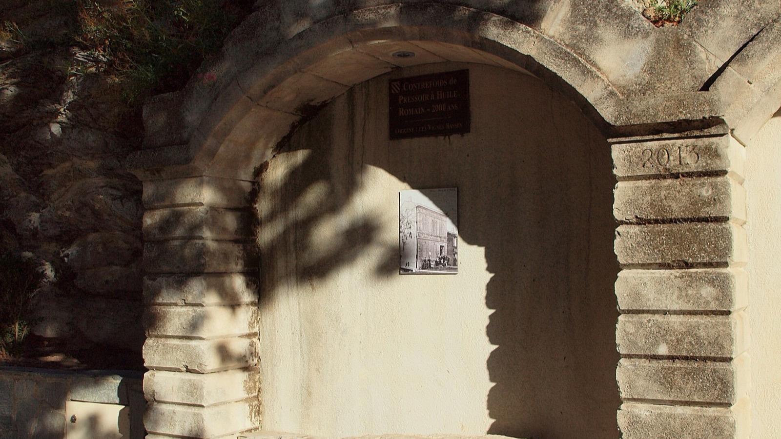 La fontaine, à Mimet