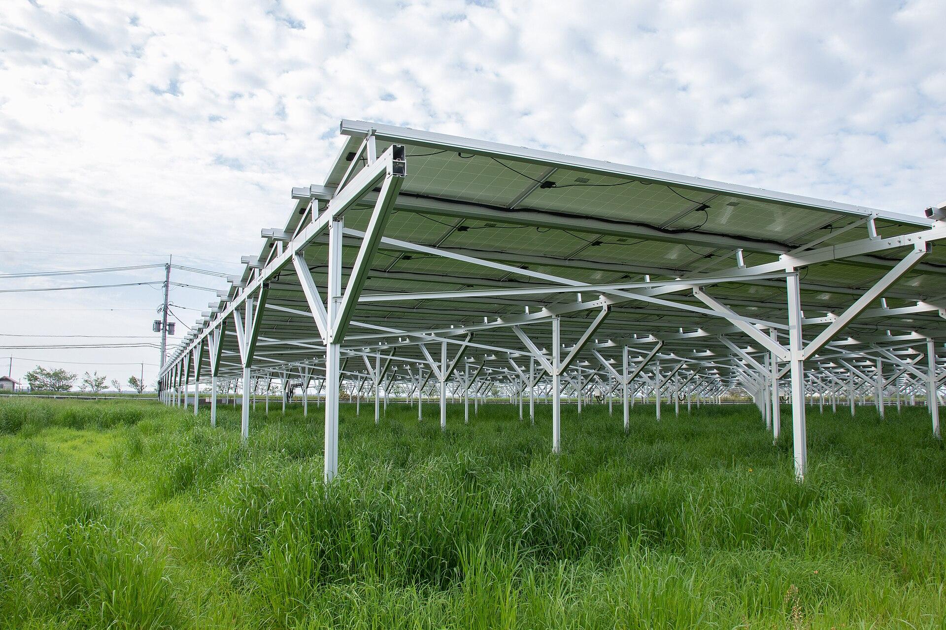 Une centrale solaire photovoltaïque