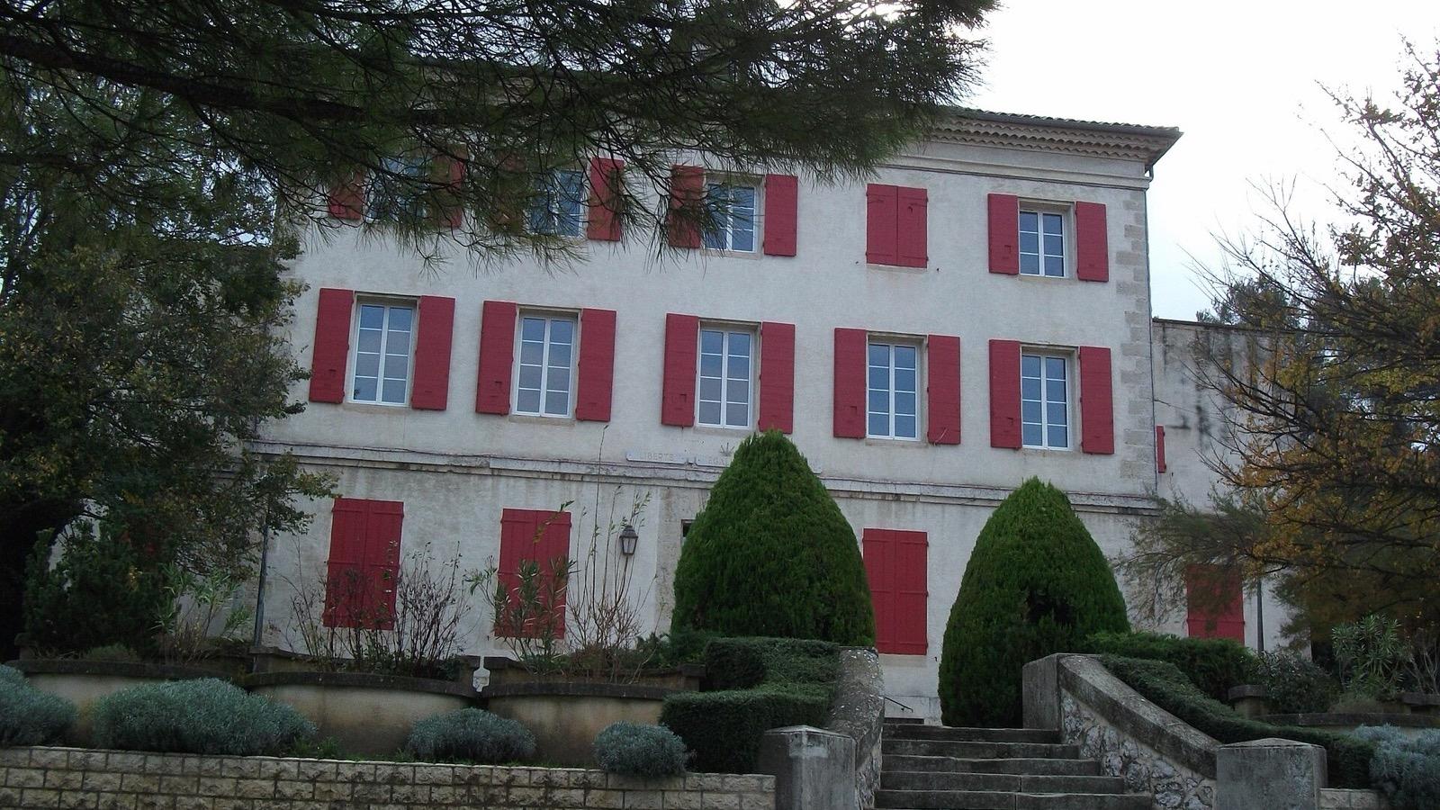 Hôtel de ville de Simiane-Collongue, cœur d'une commune desservie par le TER Aix, Marseille