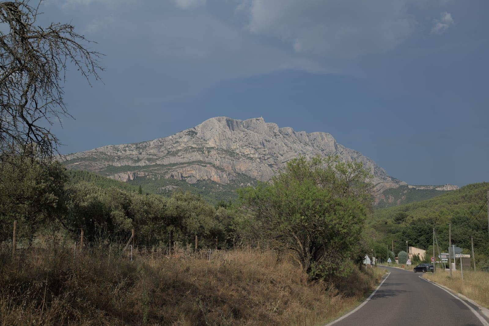 La montagne Sainte-Victoire, près de Trets