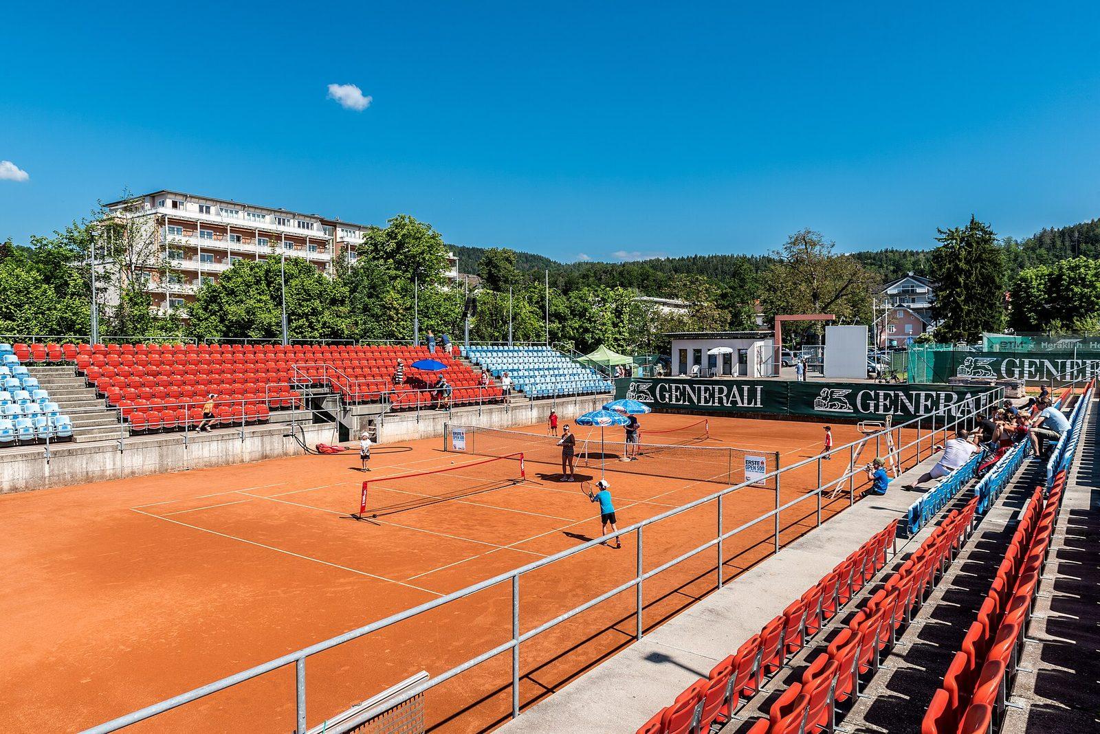 Un court de tennis