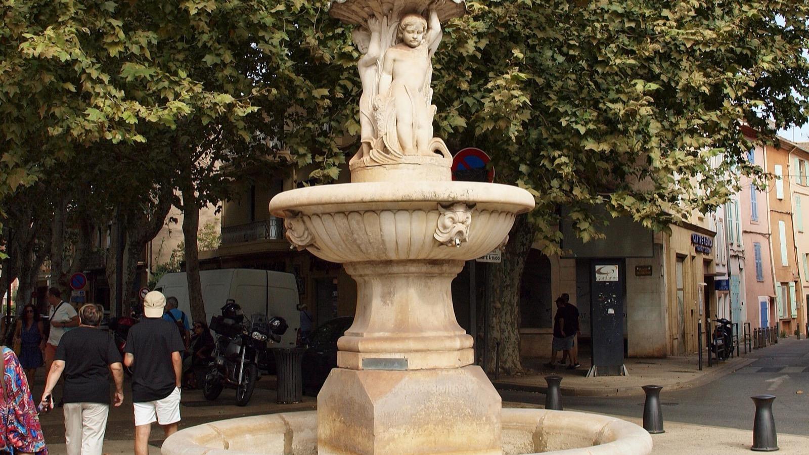 Le marché de Gardanne sur les boulevards