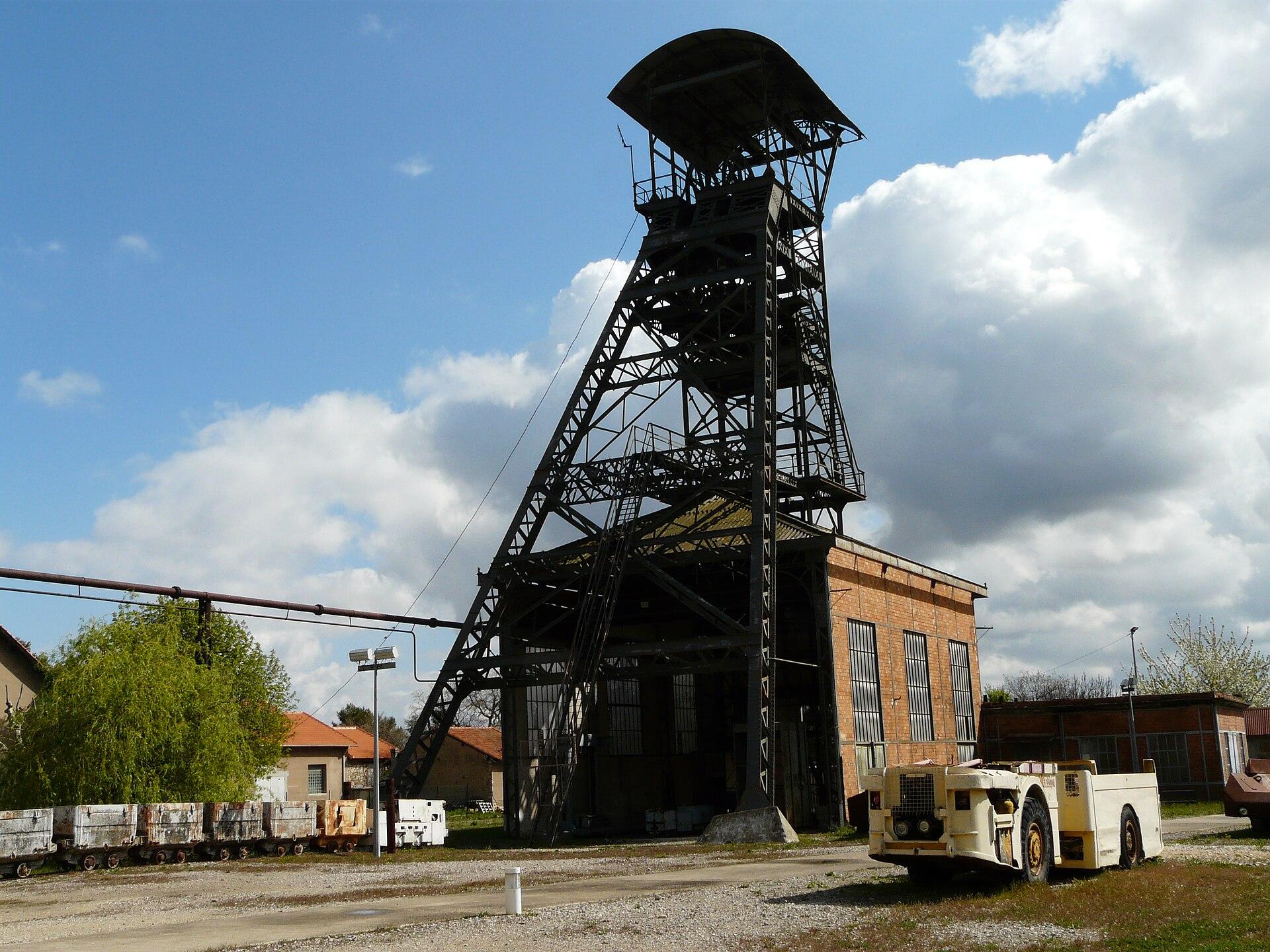 Le chevalement du puits Hély d'Oissel à Gréasque, site du musée de la mine