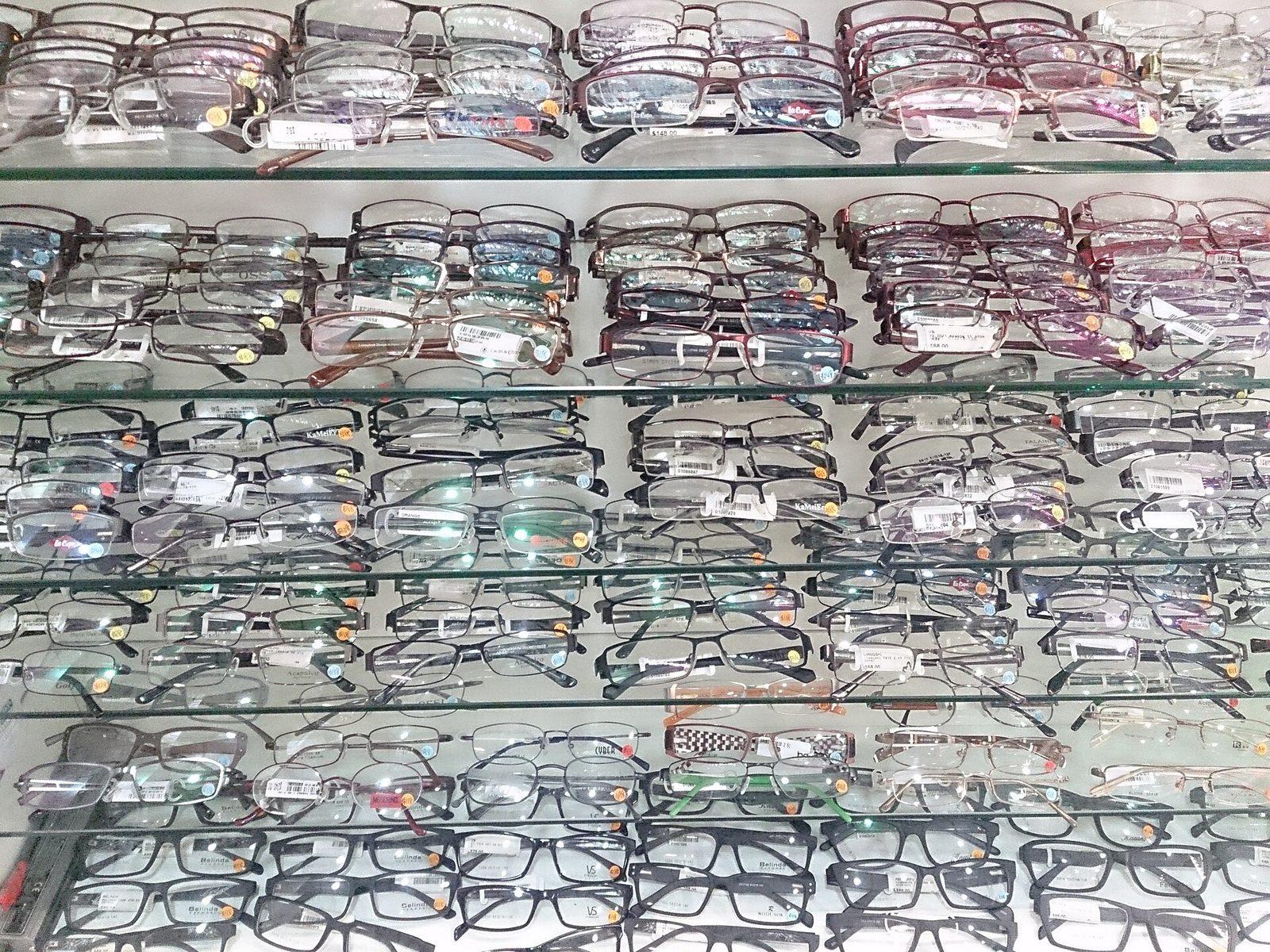 Une paire de lunettes de vue