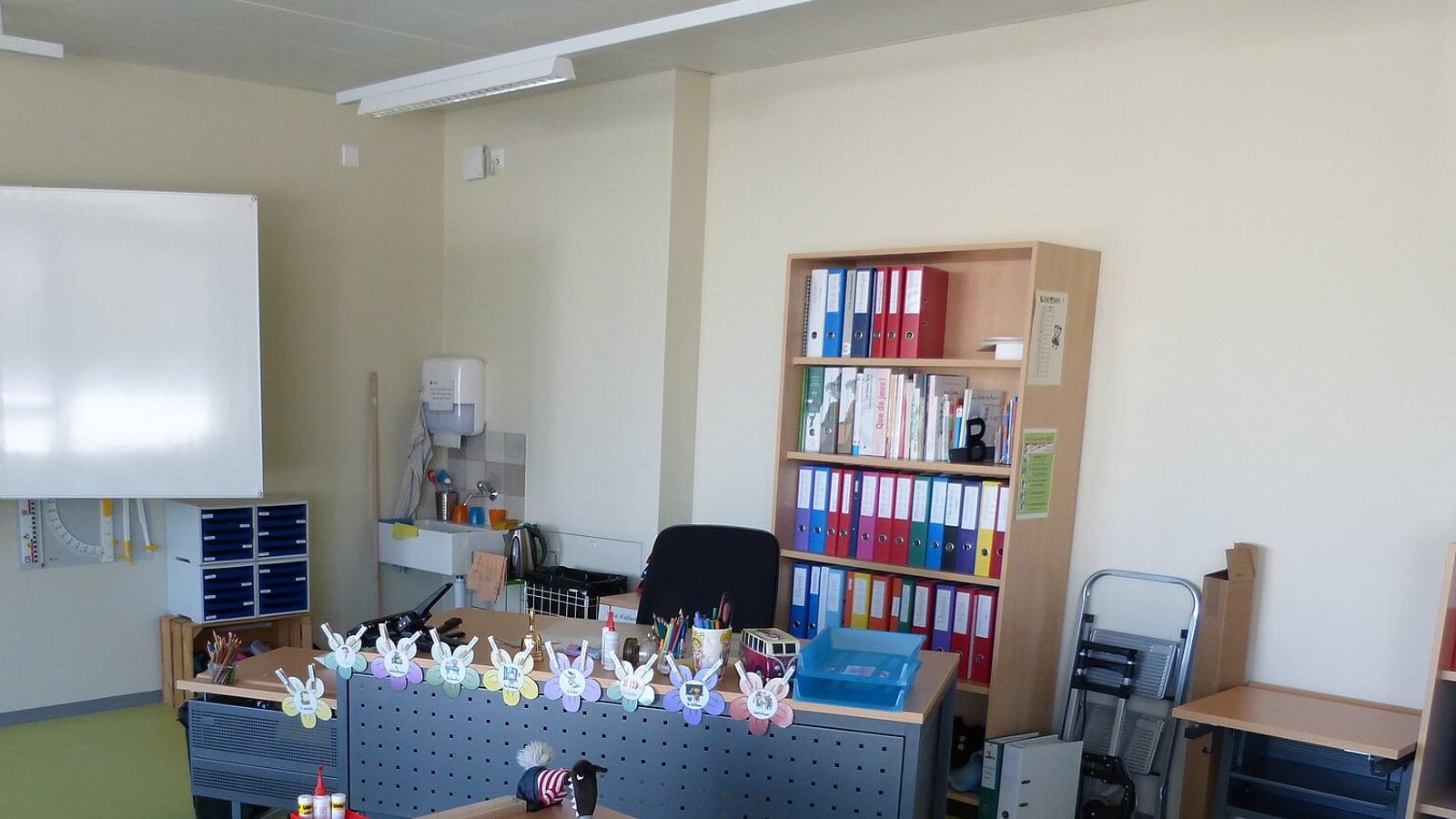 Une salle de classe d'école primaire