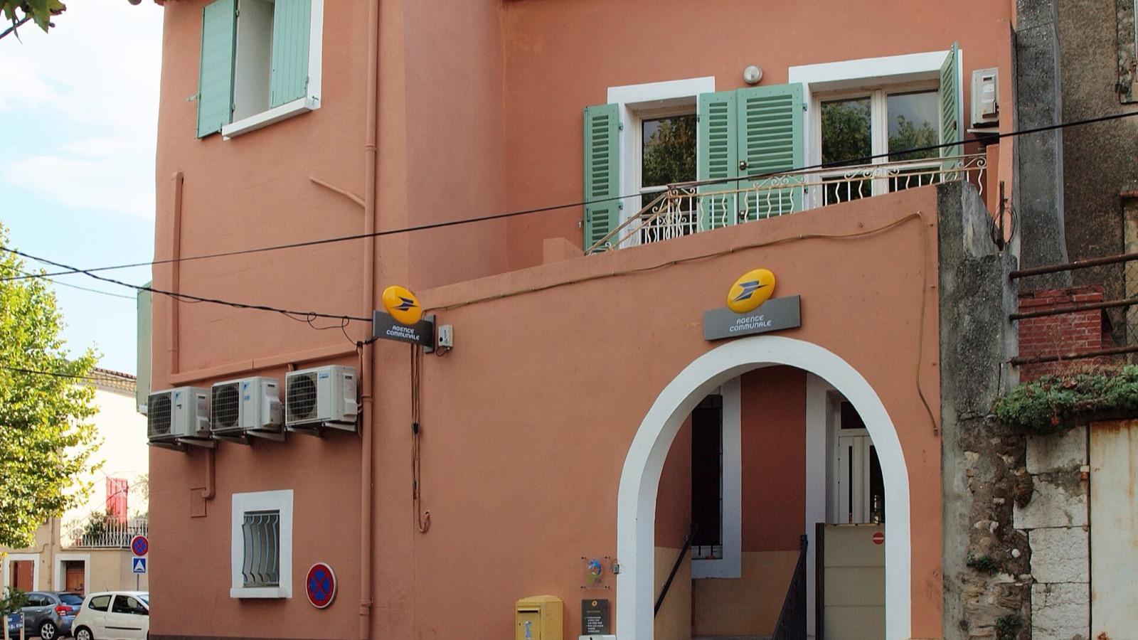 Le bureau de poste, à Pourrières