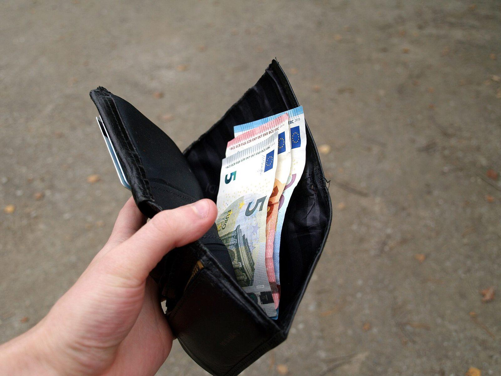 Des billets et des pièces en euros