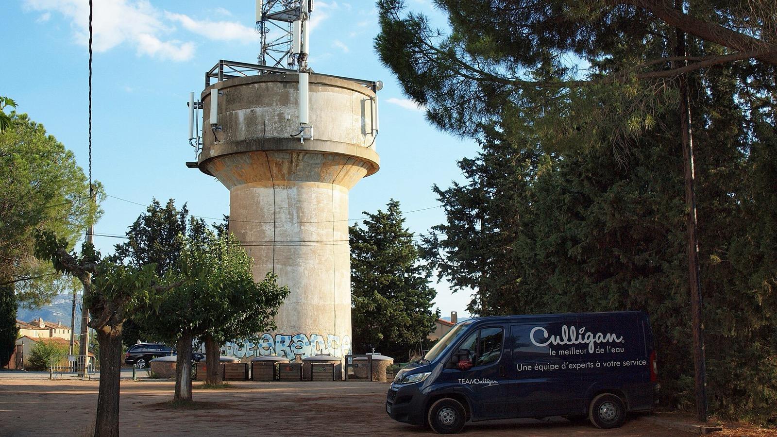 Le château d'eau, à Pourrières